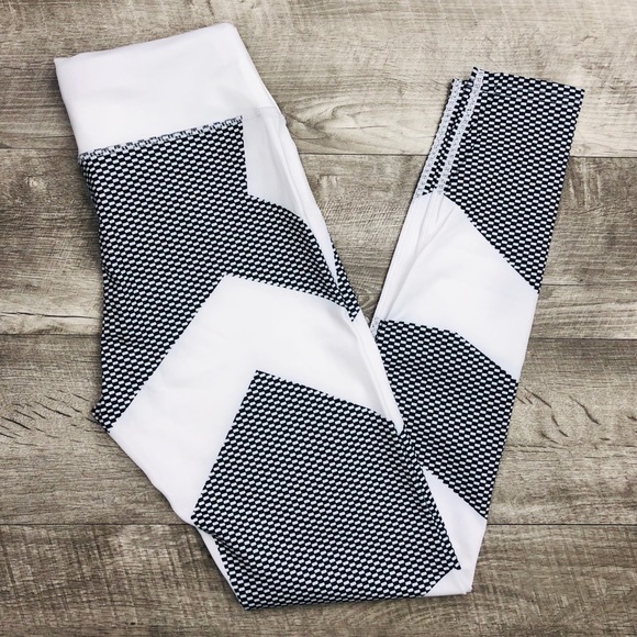 Pants - NWOT BLACK AND WHITE GYM RUNNING WORKOUT LEGGINGS